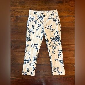 Gap khakis slim city white blue floral ankle pants size 8